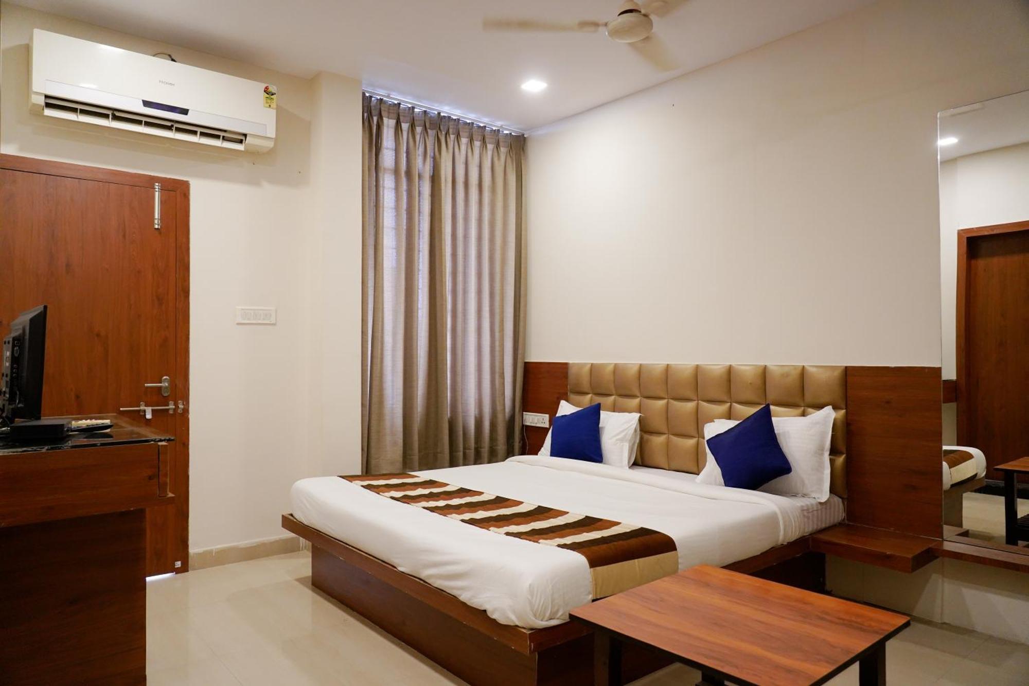Hotel Suryodaya Ujjain Eksteriør bilde